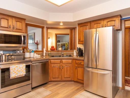 2020 St Albans Mill Rd Minnetonka MN 55305 USA-015-018-Kitchen-MLS_Size.jpg