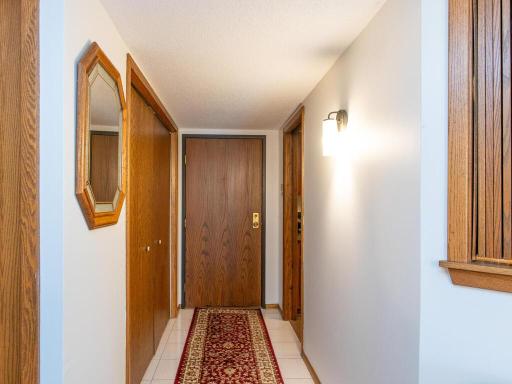 2020 St Albans Mill Rd Minnetonka MN 55305 USA-021-037-Foyer-MLS_Size.jpg