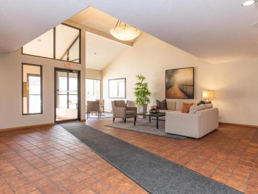 2020 St Albans Mill Rd Minnetonka MN 55305 USA-032-005-Foyer-MLS_Size.jpg