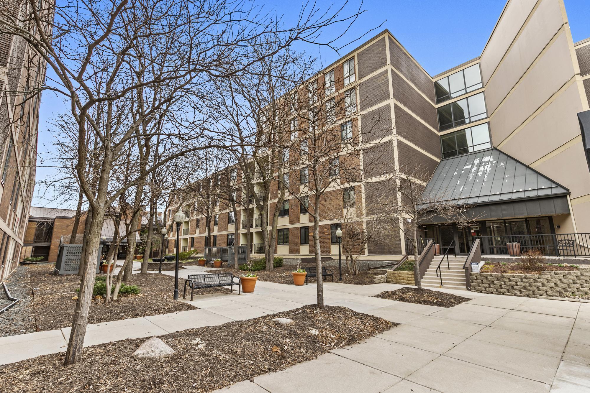 Lots of nice walk ways & trails