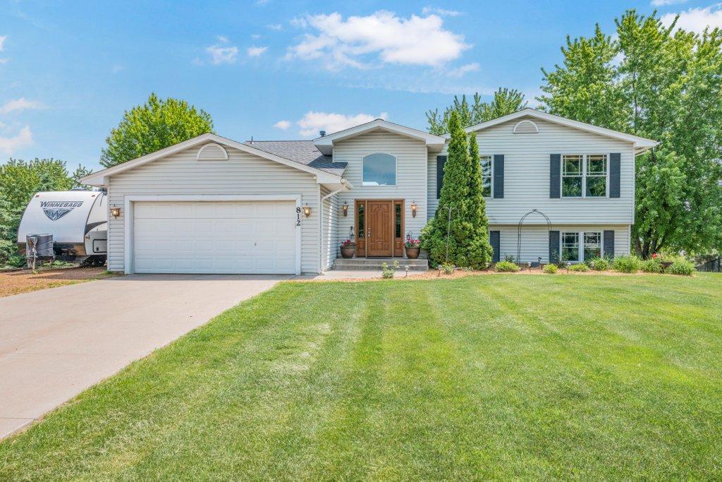812 Larkspur (11).JPG
