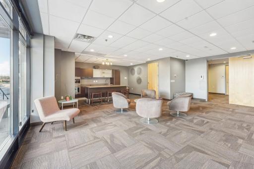 39-web-or-mls-W Lake St 306-014.jpg