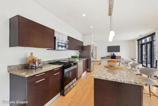 17-web-or-mls-W_Lake_St_306-S0502-013 vs wm.jpg