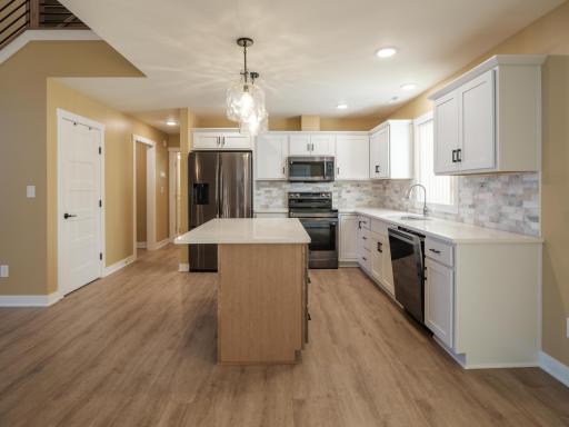 2415 Elk Run Drive SE, Pine Island, MN 55963