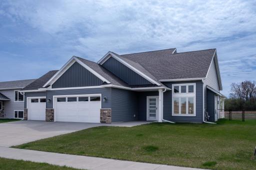 2415 Elk Run Drive SE, Pine Island, MN 55963