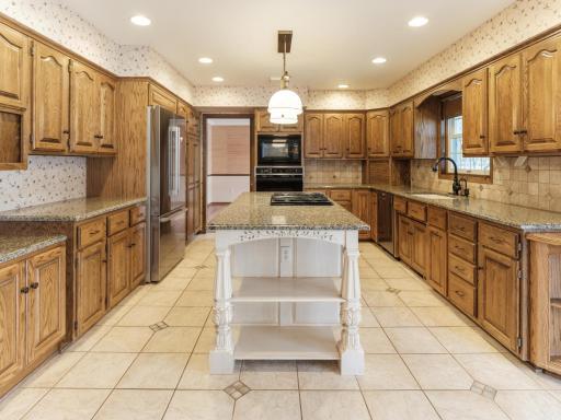 2020 16th St NE-210.jpg