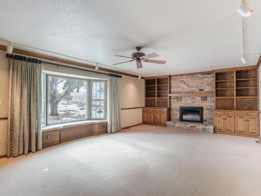 2020 16th St NE-214.jpg