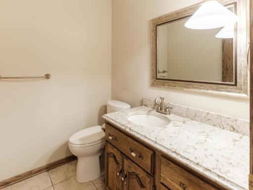 2020 16th St NE-219.jpg