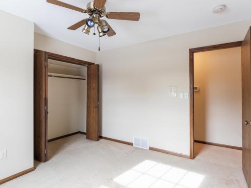 2020 16th St NE-228.jpg