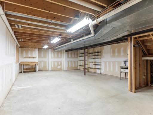 2020 16th St NE-238.jpg