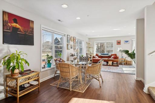 Bright and airy living space with lots of light and warth.