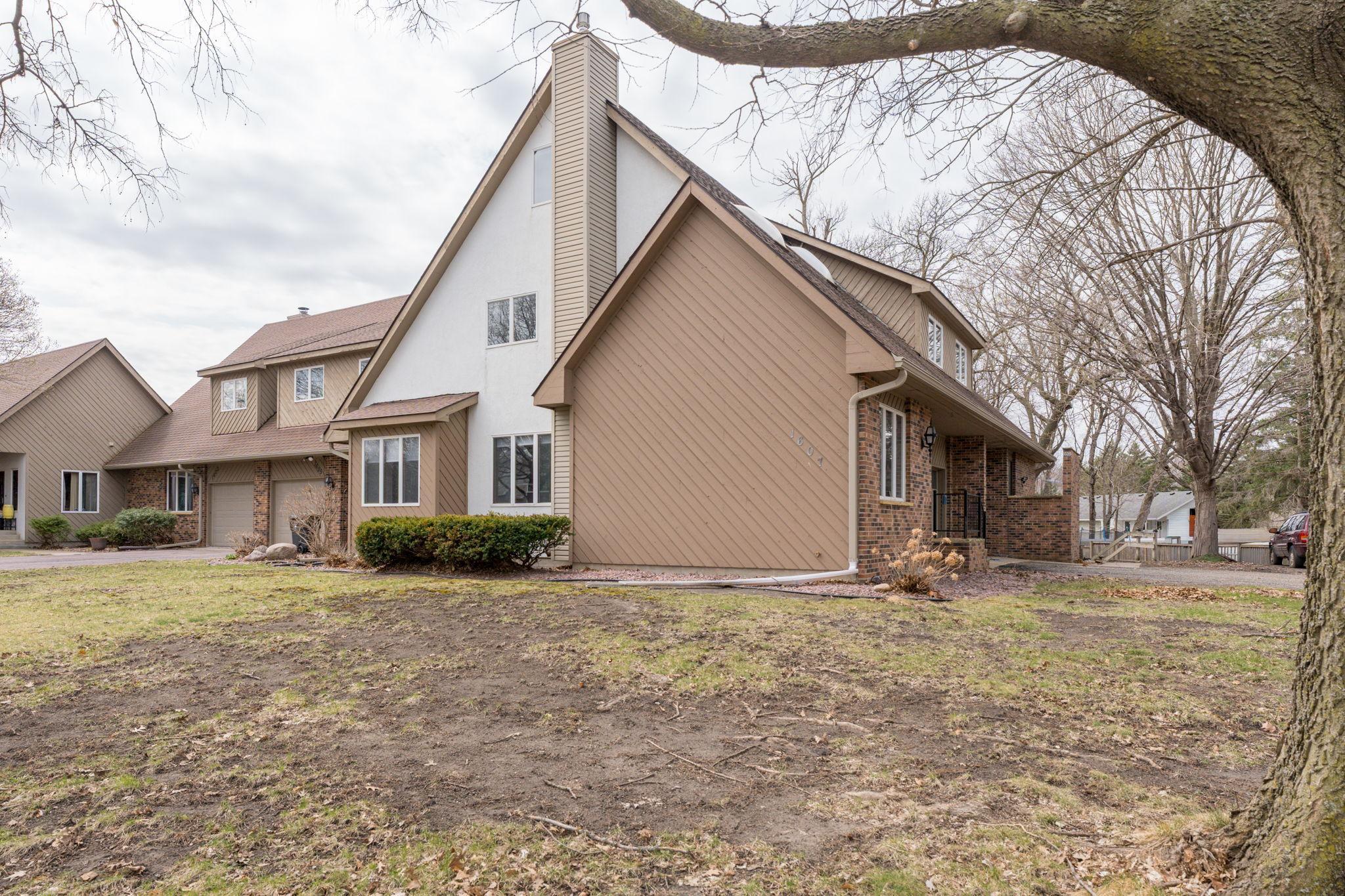 34-web-or-mls-1607-pleasant-view-dr (1).jpg