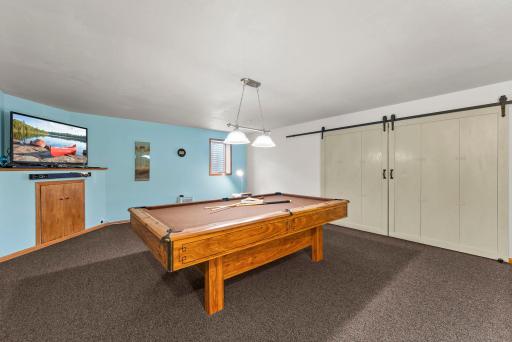 The lower level expands the homeâs living and entertaining potential even further. A sizable recreation room is perfect for movie nights or game days and includes a built-in corner shelf for an entertainment center.