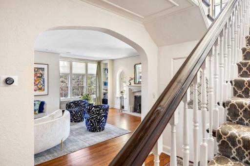 1014 Mount Curve Avenue, Minneapolis, MN 55403