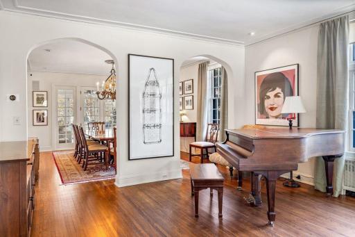 Graceful archways between living and dining room