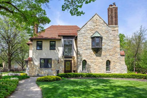 1014 Mount Curve Avenue, Minneapolis, MN 55403