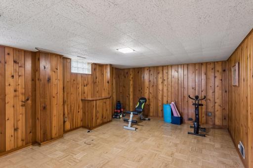 1073 Eleanor Avenue, Saint Paul, MN 55116