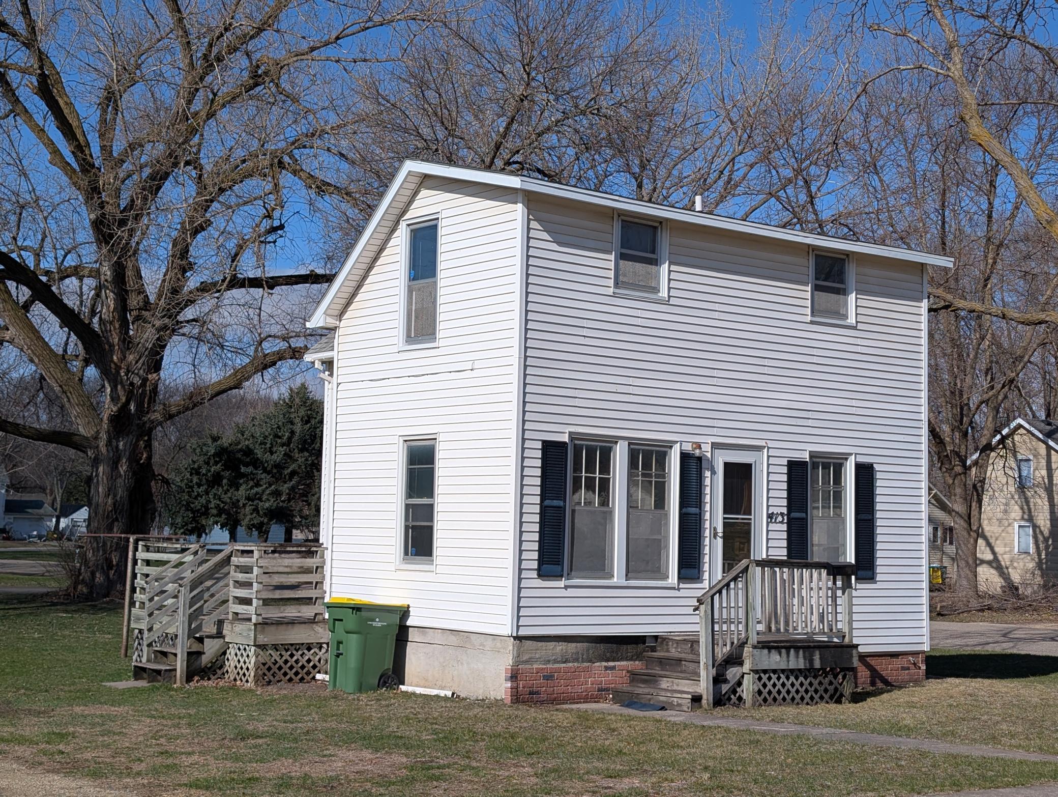 Back deck enjoys a south & western exposure.