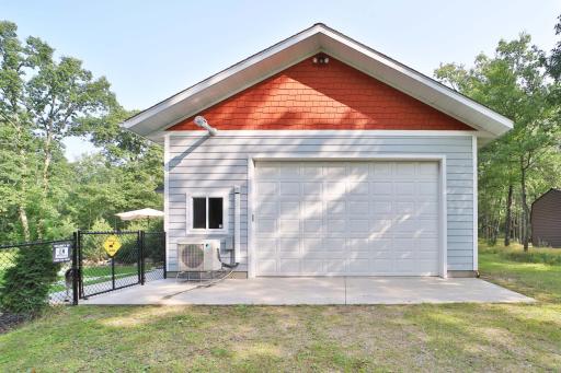 Detached Heated/AC Garage/Shop