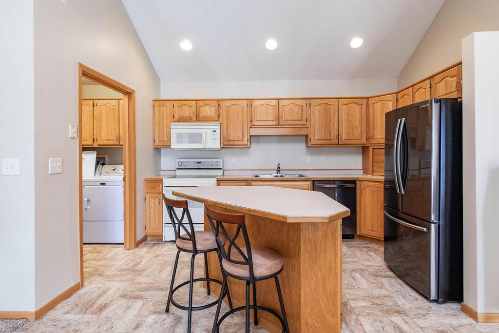 Kitchen w/ island seating & recessed lights