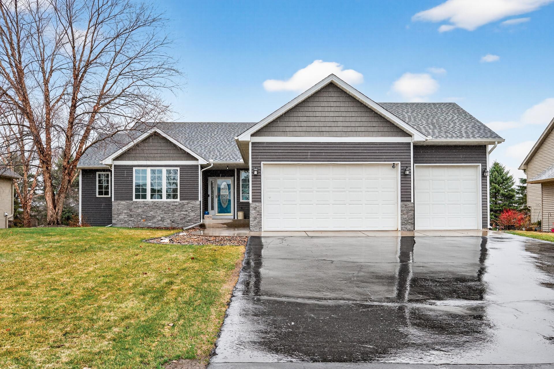 Welcome to 12831 Foxhill Ave N!