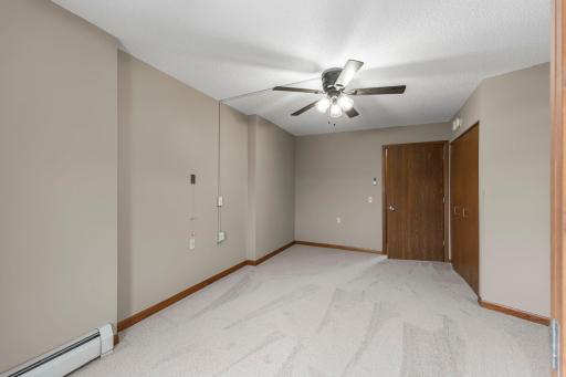 18-web-or-mls-7600 Golden Valley Rd -42.jpg