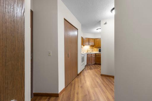 17-web-or-mls-7600 Golden Valley Rd -63.jpg