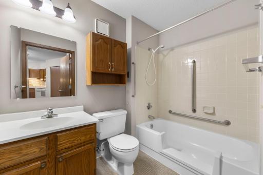 22-web-or-mls-7600 Golden Valley Rd -54.jpg