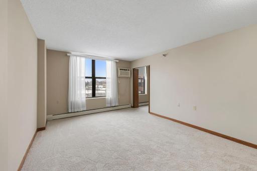 6-web-or-mls-7600 Golden Valley Rd -24.jpg