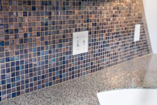 Loving this backsplash - a great touch for the kitchen!