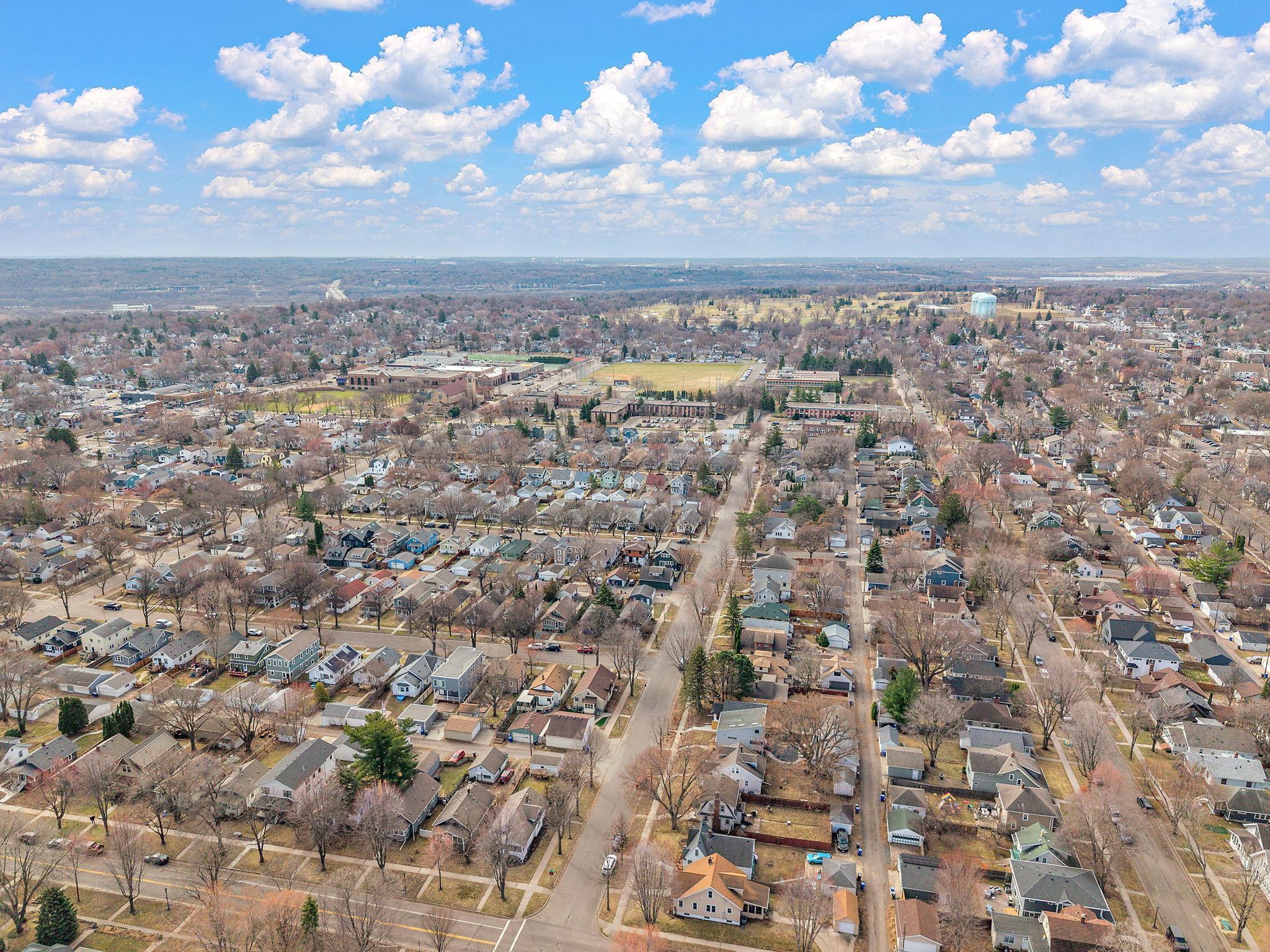 Mac Groveland, a famously walkable neighborhood — so much nearby. Can you spy The Nook (great burgers) or Cold Front (sweet treats)?