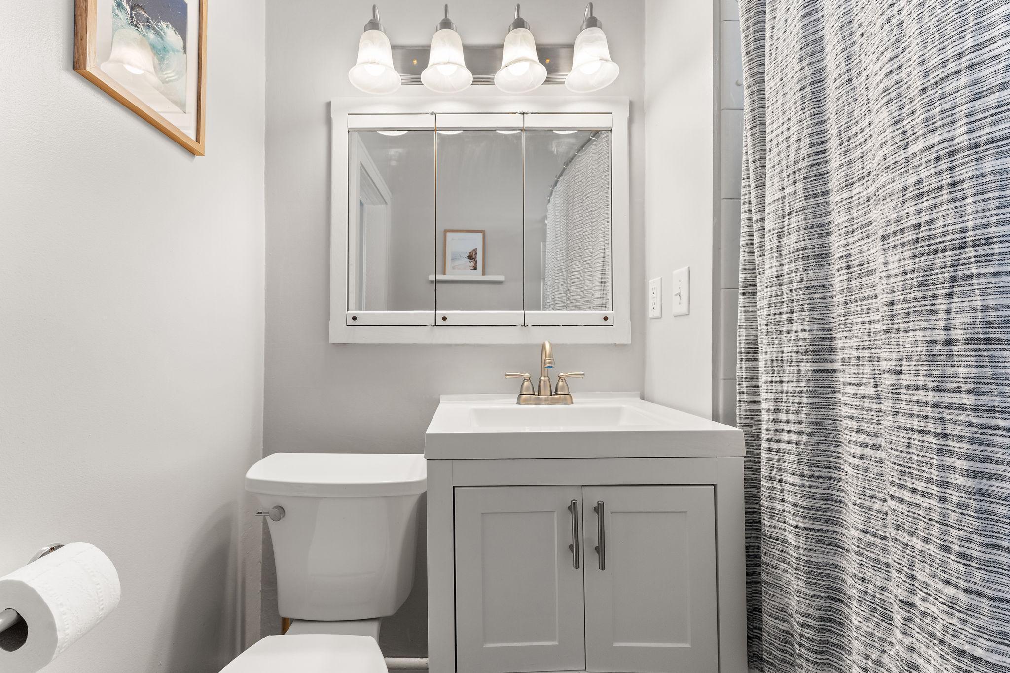 Main floor full bath.