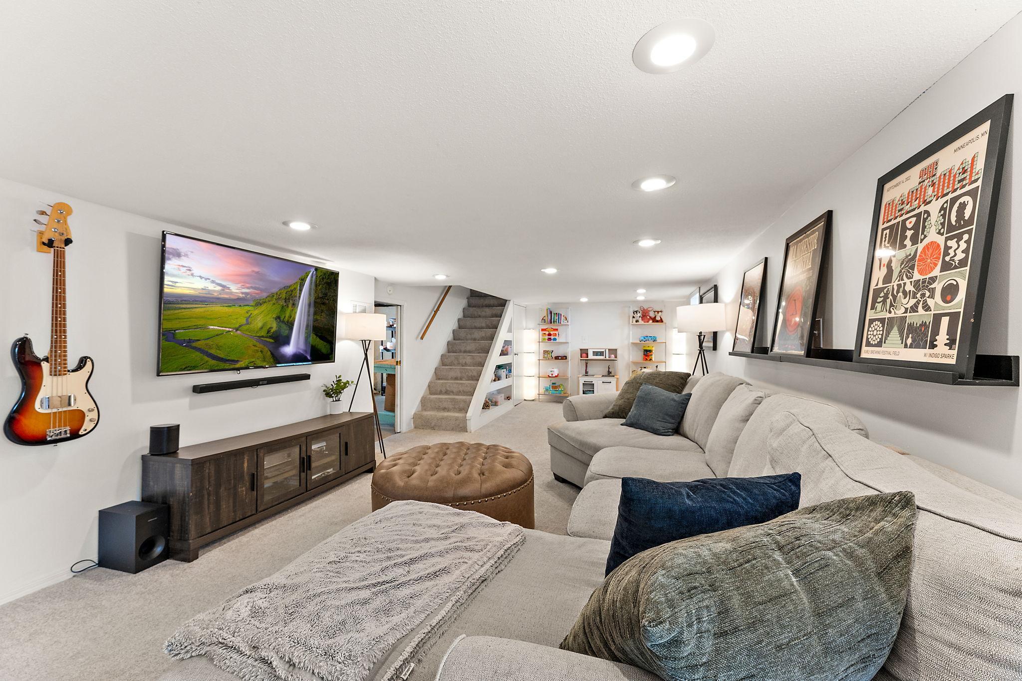 Plenty of recessed lighting.