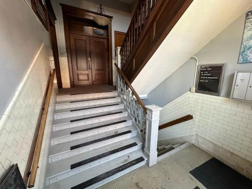 201 4 Street SW, Willmar, MN 56201