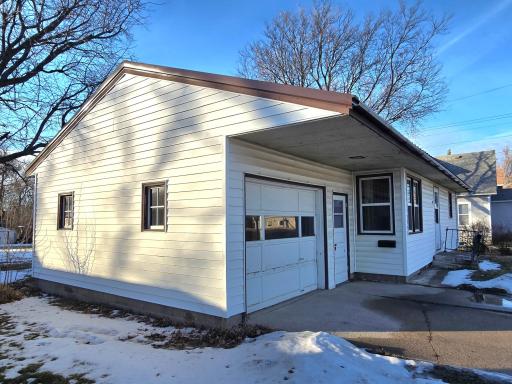 106 8th Avenue NW, Pipestone, MN 56164