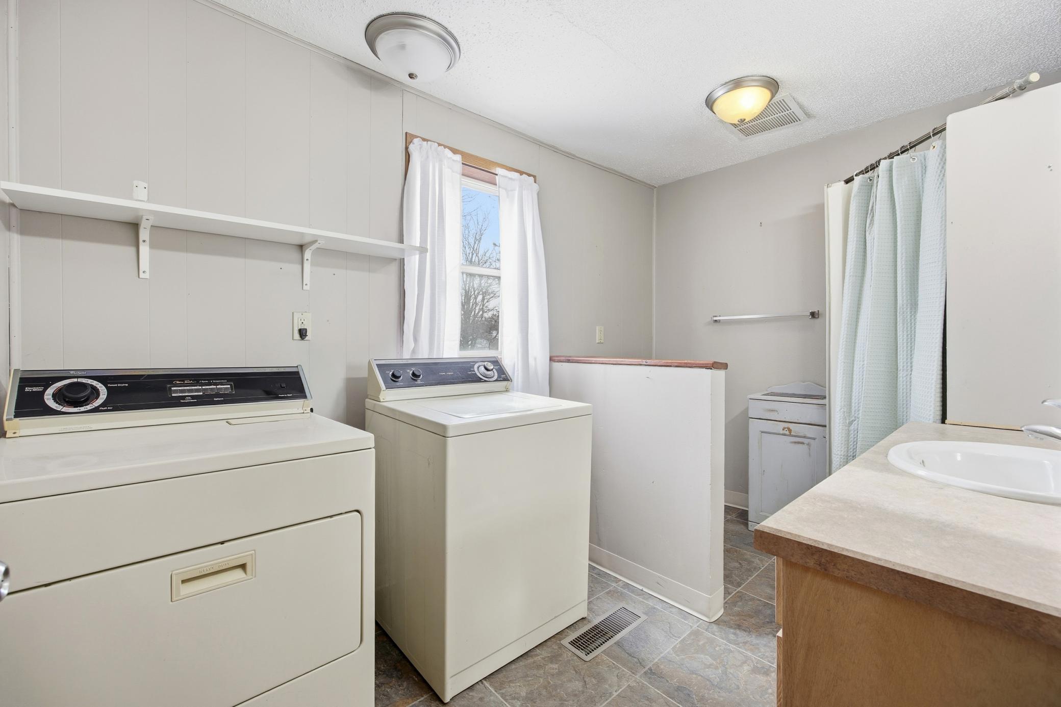 Bathroom/Laundry