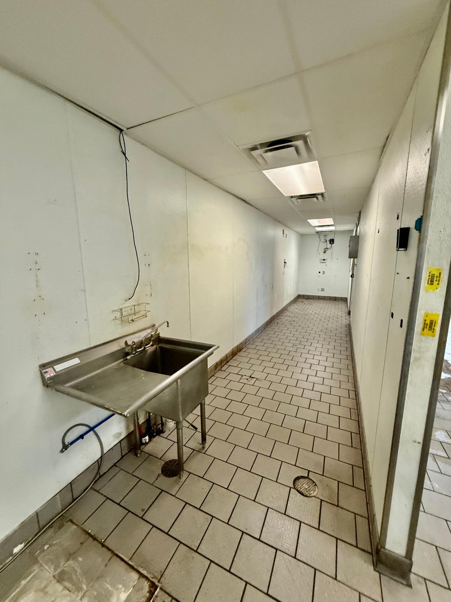 Commercial sink 1!