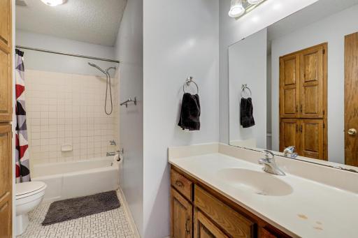 8525 Maplebrook Parkway N, Minneapolis, MN 55445