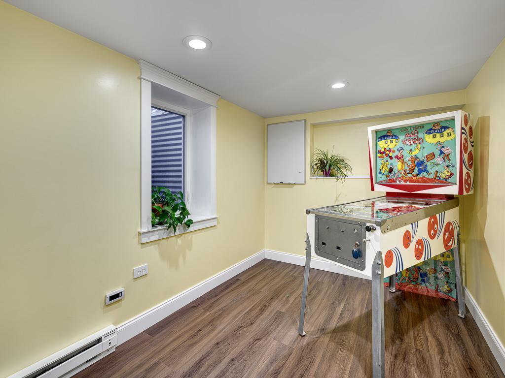 19 - Bedroom.jpg