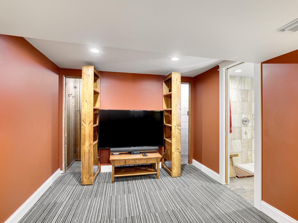 16 - Family Room.jpg