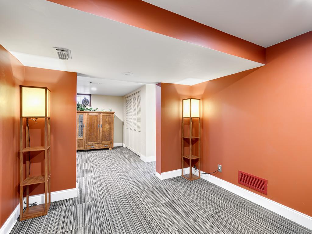 17 - Family Room.jpg