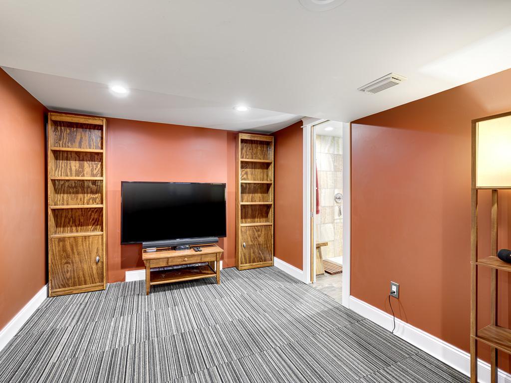 15 - Family Room.jpg