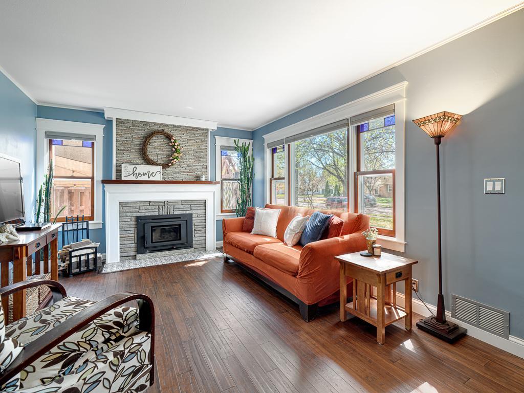 4 - Living Room.jpg