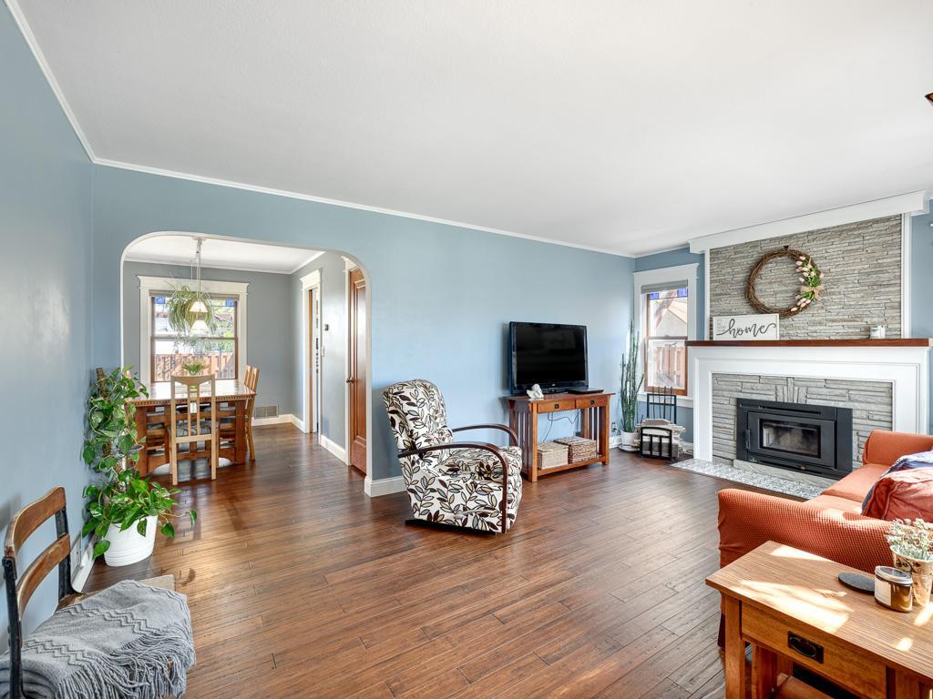 3 - Living Room.jpg