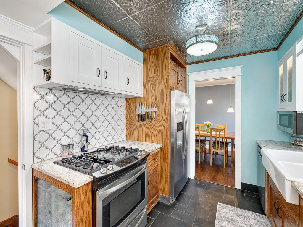 8 - Kitchen.jpg