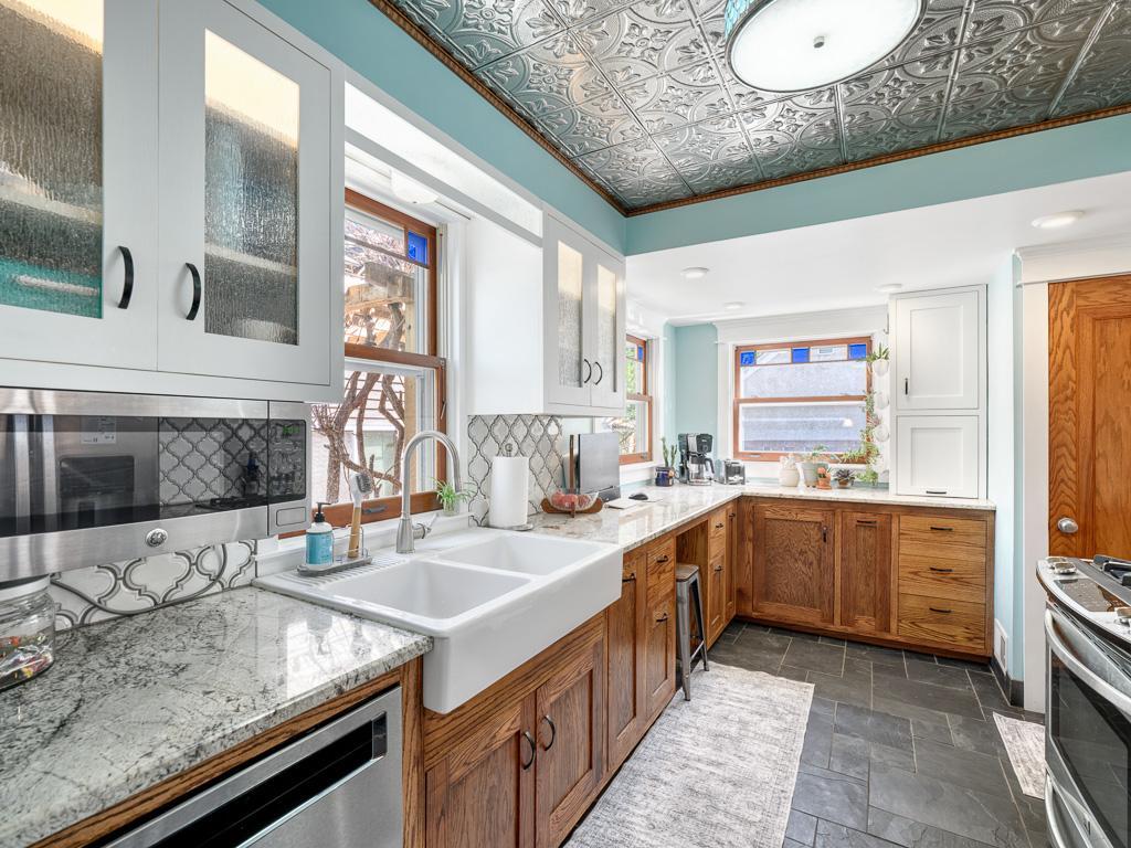 7 - Kitchen.jpg