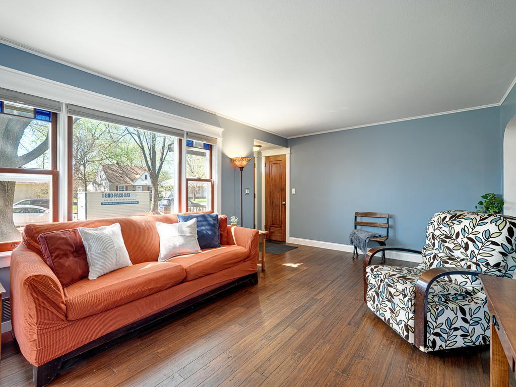 5 - Living Room.jpg