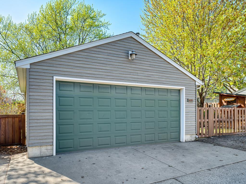 27 - Garage.jpg