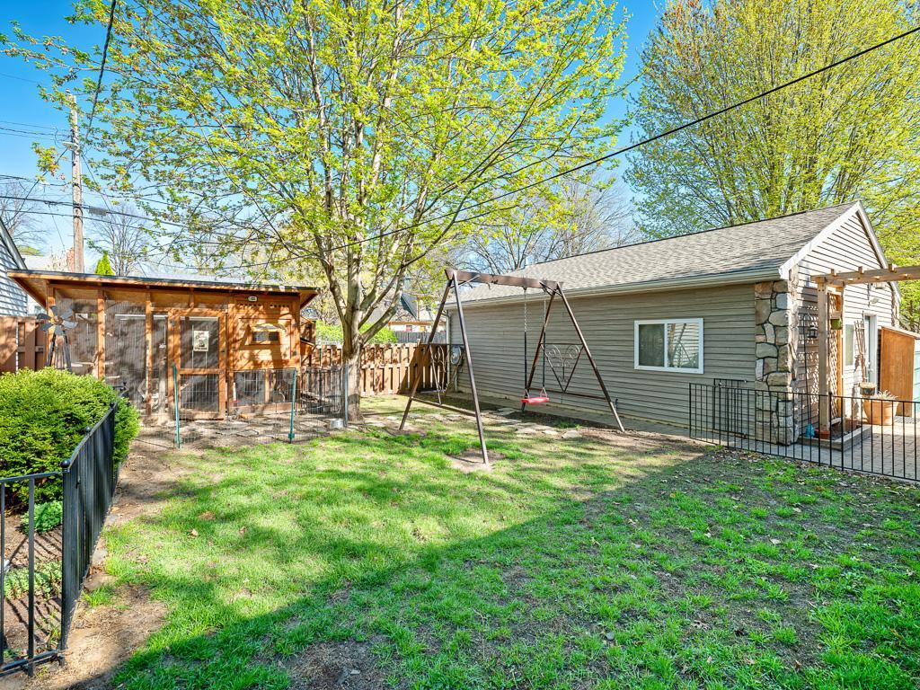 26 - Backyard.jpg