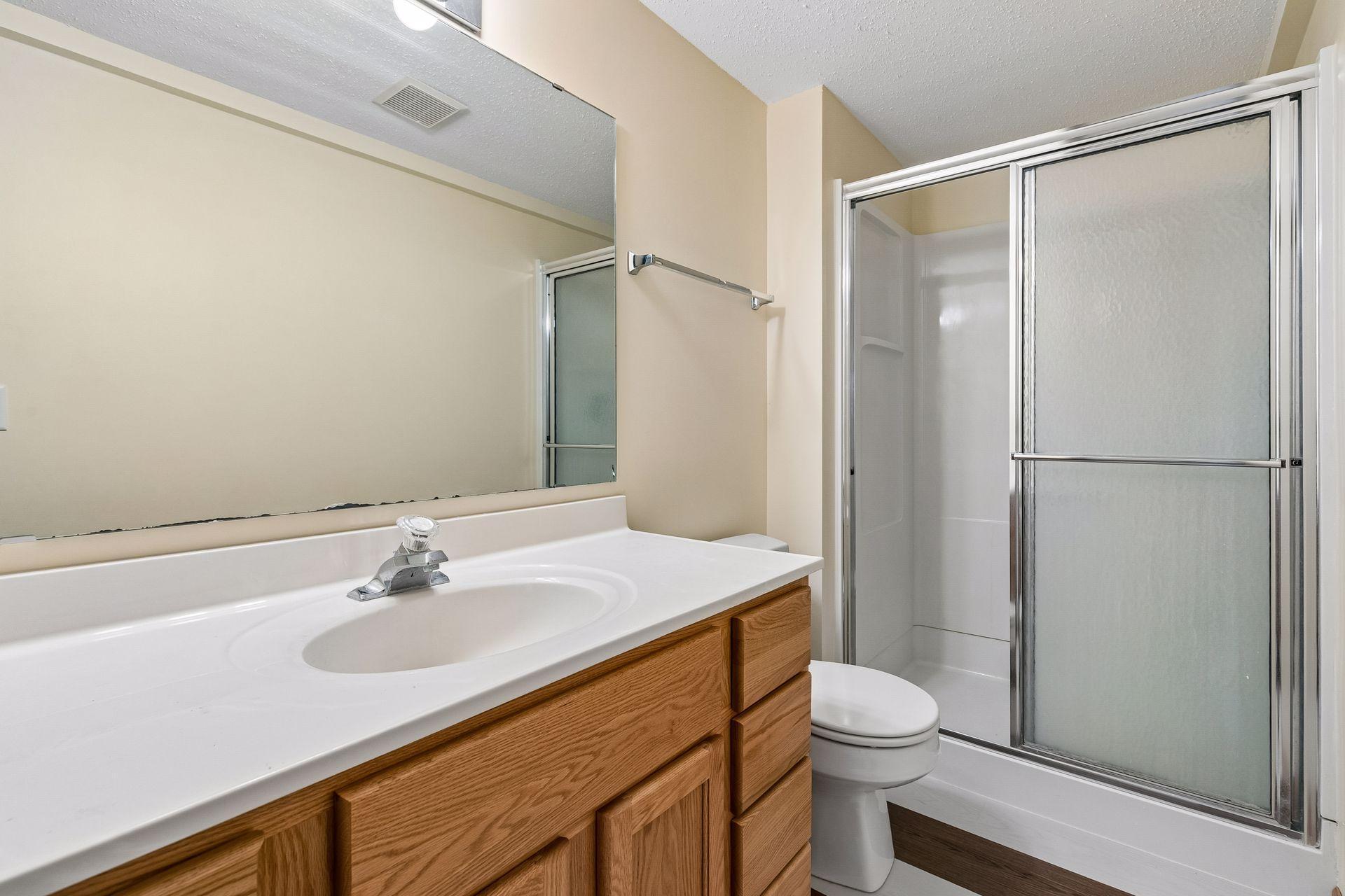 Lower level 3/4 bath.